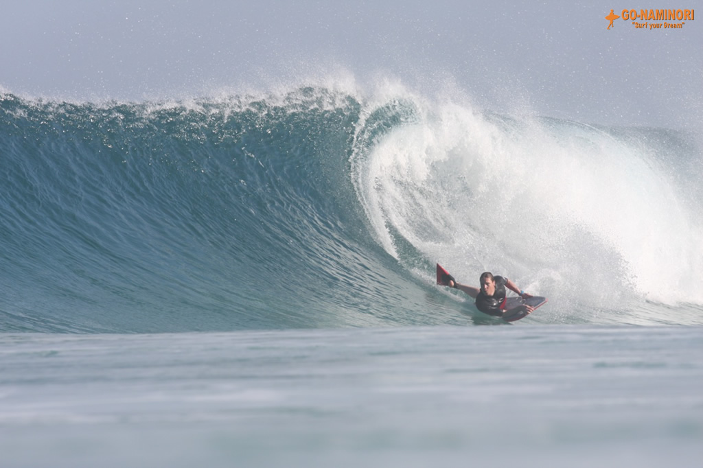 ハワイの壁紙 On The Surf World サーフィン Bodyboarder Coming At You Hawaii プラスハワイ