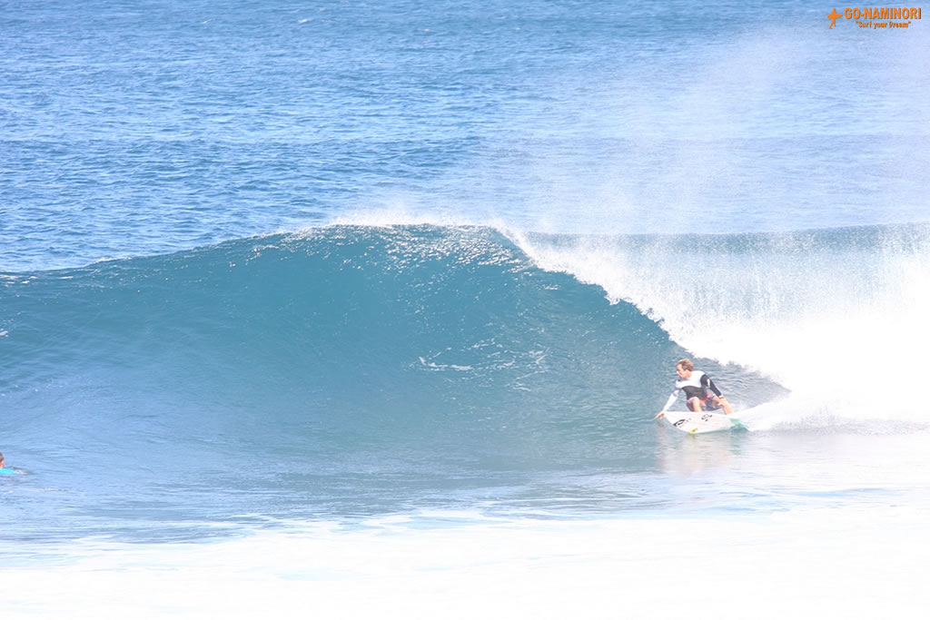 ハワイの壁紙 On The Surf World サーフィン Sunny Bottom Turn Hawaii プラスハワイ