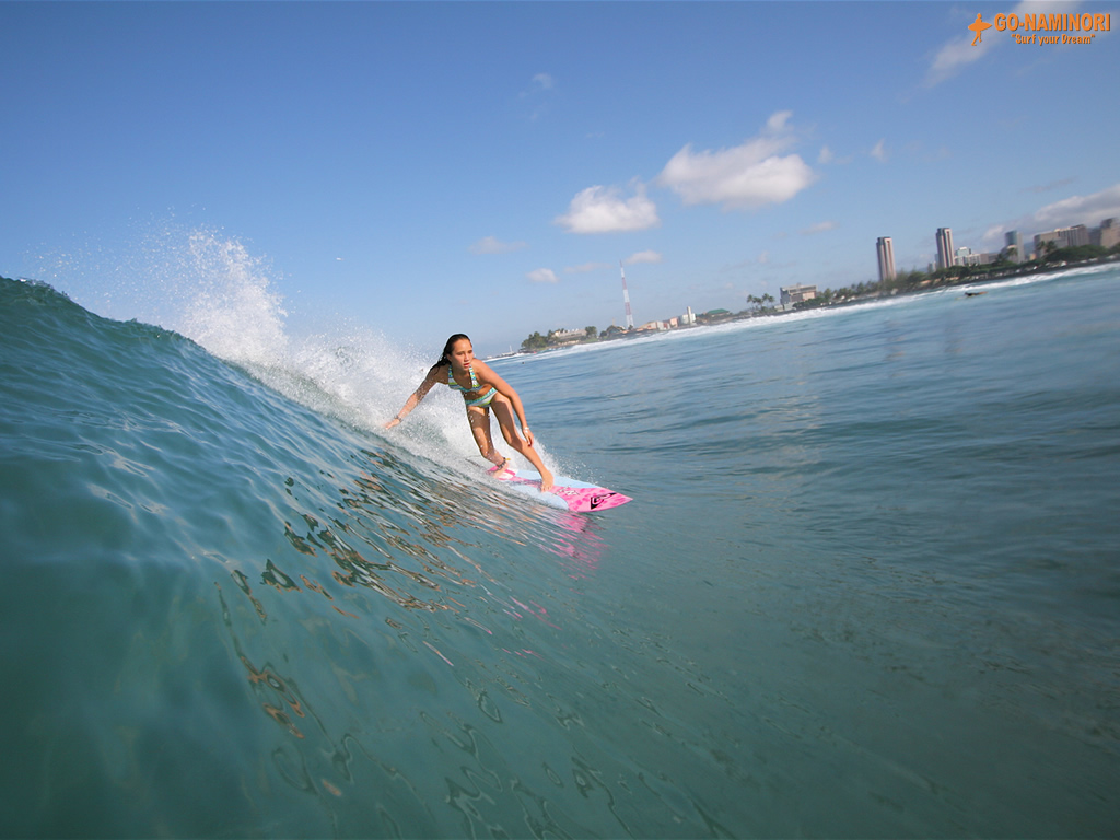 ハワイの壁紙 On The Surf World サーフィン Surfer Girl Having Fun