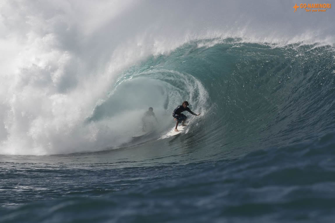 ハワイの壁紙 On The Surf World サーフィン Hey Watch Out I M Coming From Behind Hawaii プラスハワイ