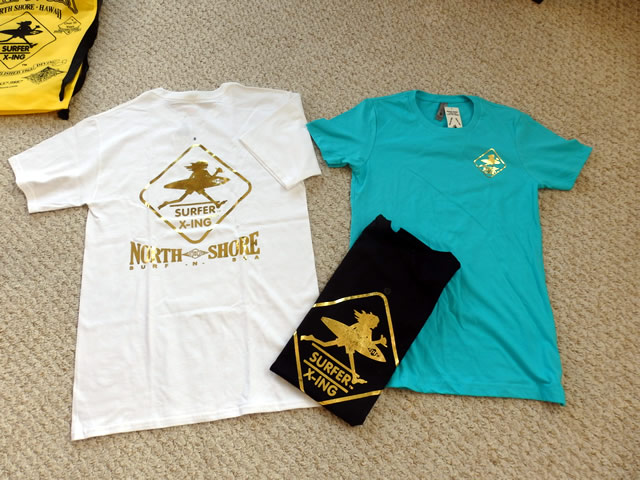 『サーフ・アンド・シー』新商品は黄金ロゴのTシャツ