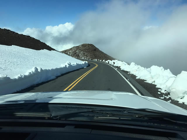 積雪でハレアカラ山頂へのアクセスが閉鎖