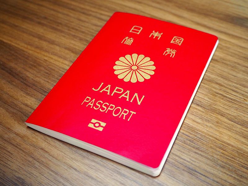 パスポートの更新がオンライン申請でも。23年3月から
